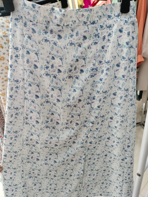 Floral Slit Skirts Embedded With Buttons